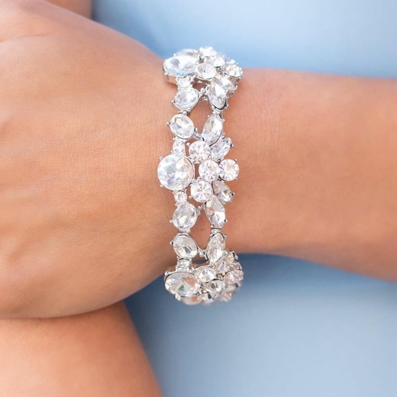 BELOVED BLING - WHITE stretch bracelet NWT - Picture 1 of 1